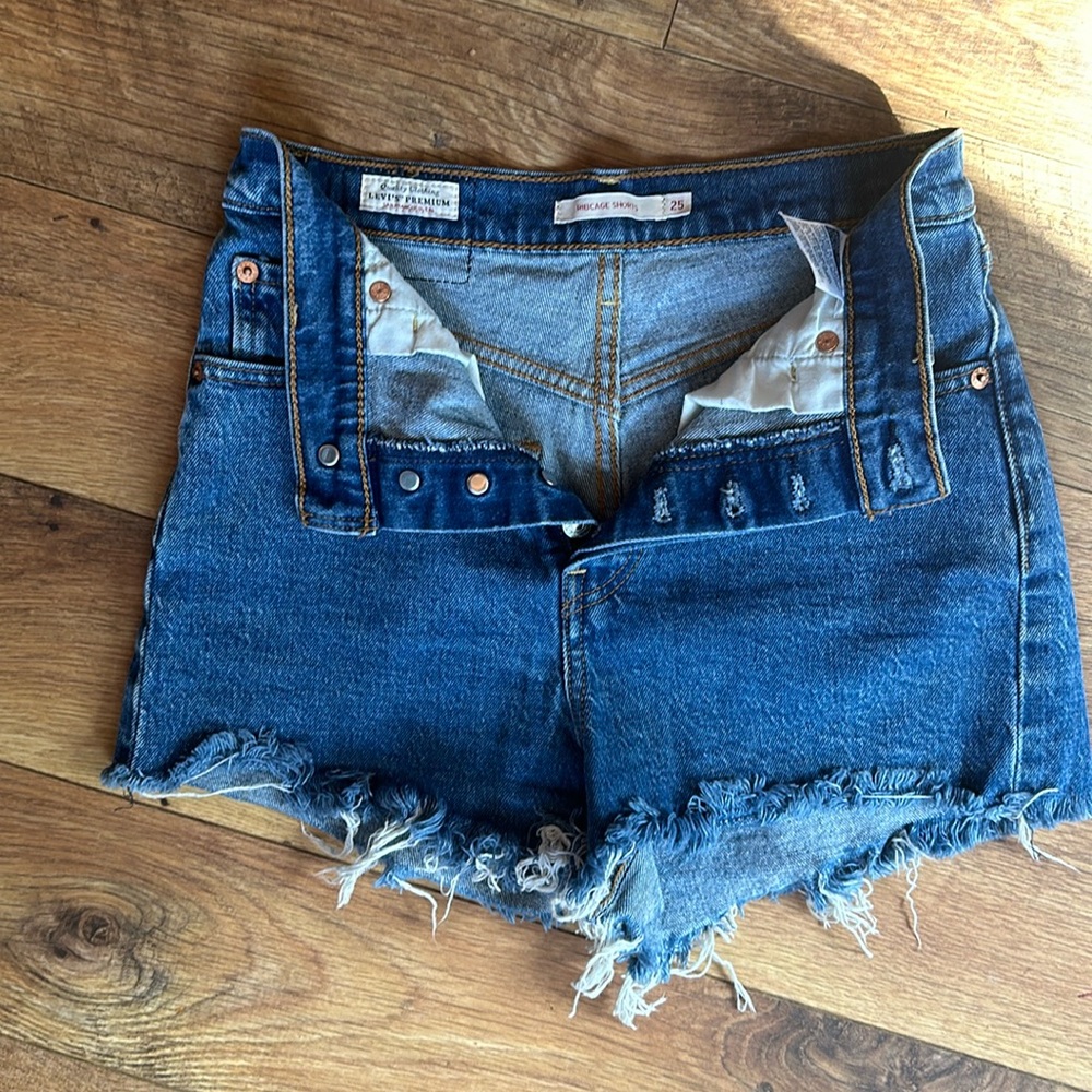 Levi’s ribcage shorts